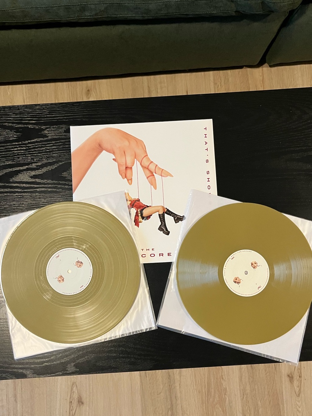 jade that’s showbiz baby! the encore gold vinyl variant
